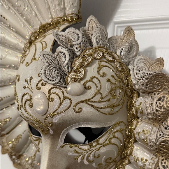 Signed Elegant Venetian Mask - Picture 4 of 6